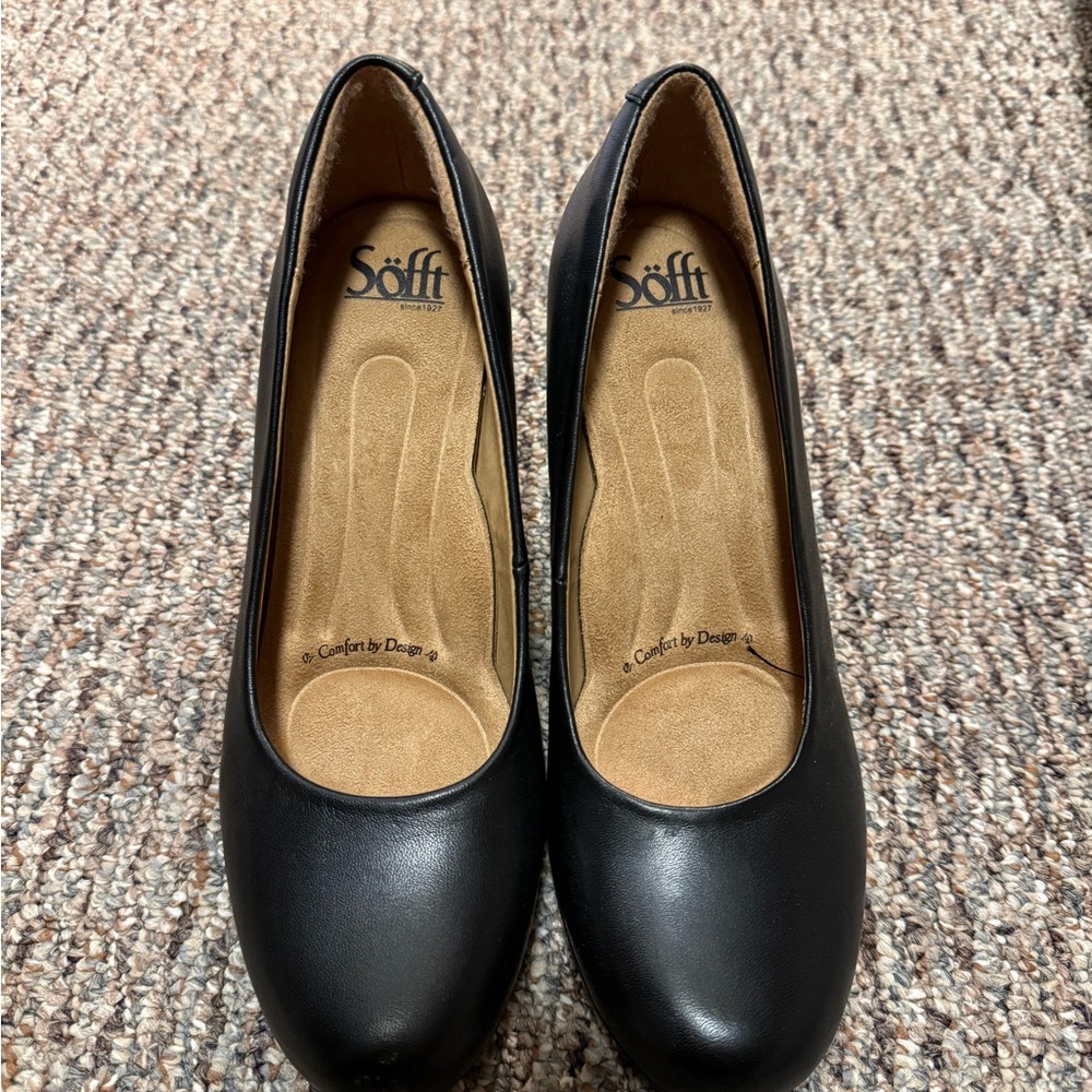 Women's Black Leather Pumps